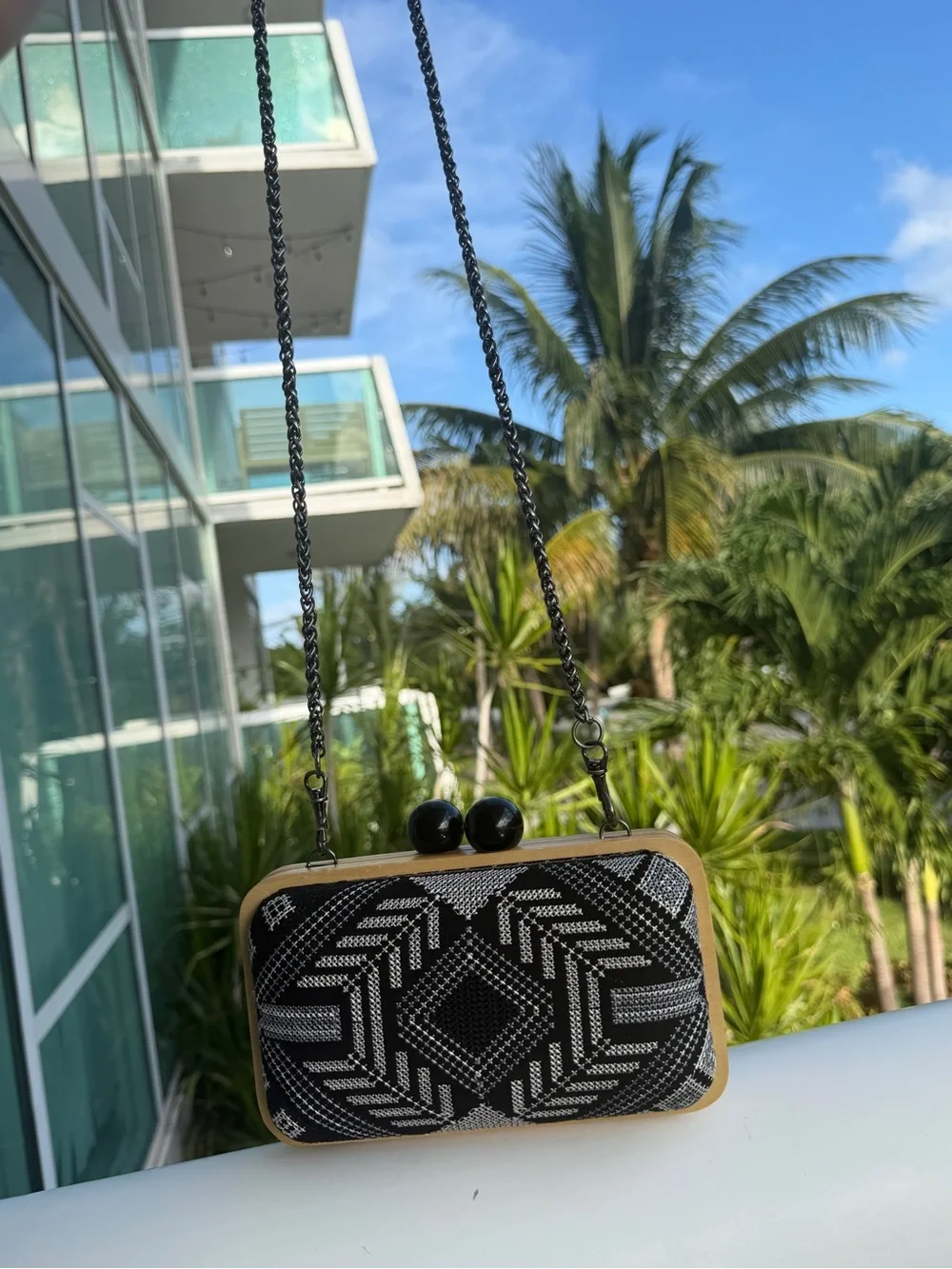 Patricia Nash Black White Embroidered Wood Frame Kiss Lock Chain Clutch NWOT